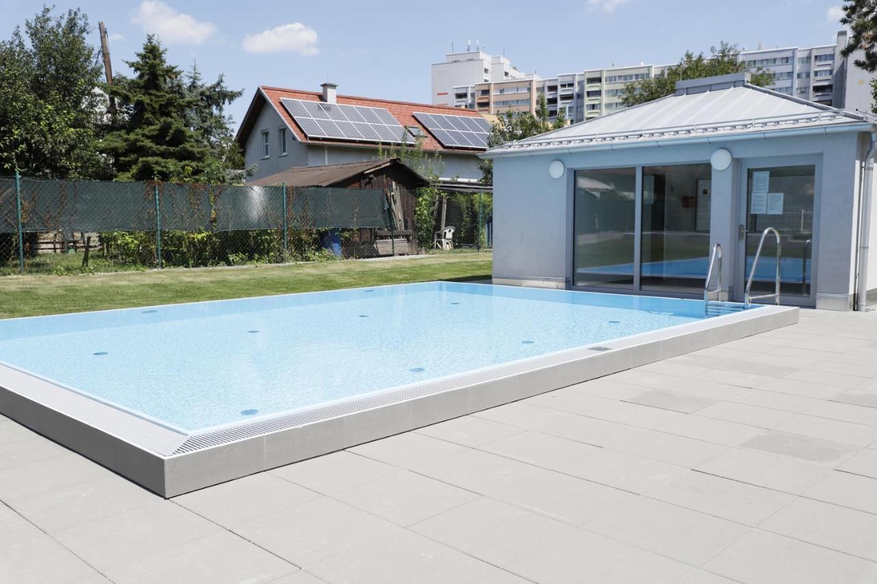Red Flower Apartment With Pool - 5 Min To Lake Vídeň Exteriér fotografie